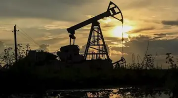 صعود أسعار النفط 7% مع إغلاق مضيق هرمز مجددًا